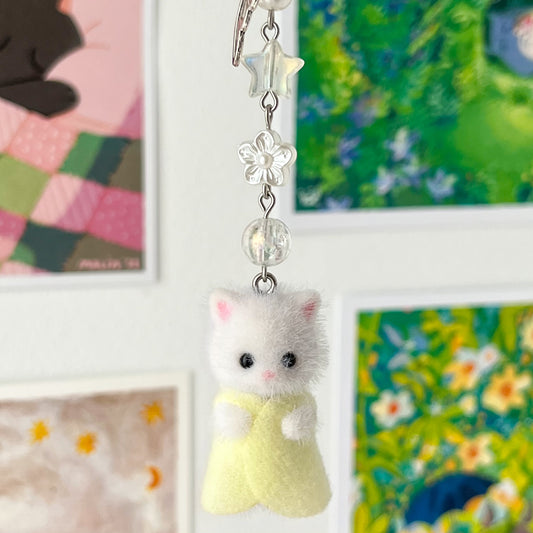 [PRE-ORDER] phone charm abalorios gatito peludo blanco (amarillo)