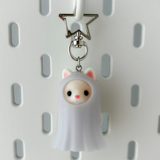 ghost cat baby keychain 🎃 (glows in the dark!)