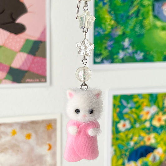[PRE-ORDER] white fluffy kitty beaded phone charm (pink)