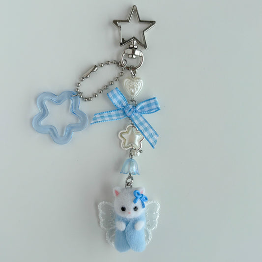 llavero abalorios gatito hada blanco (azul)